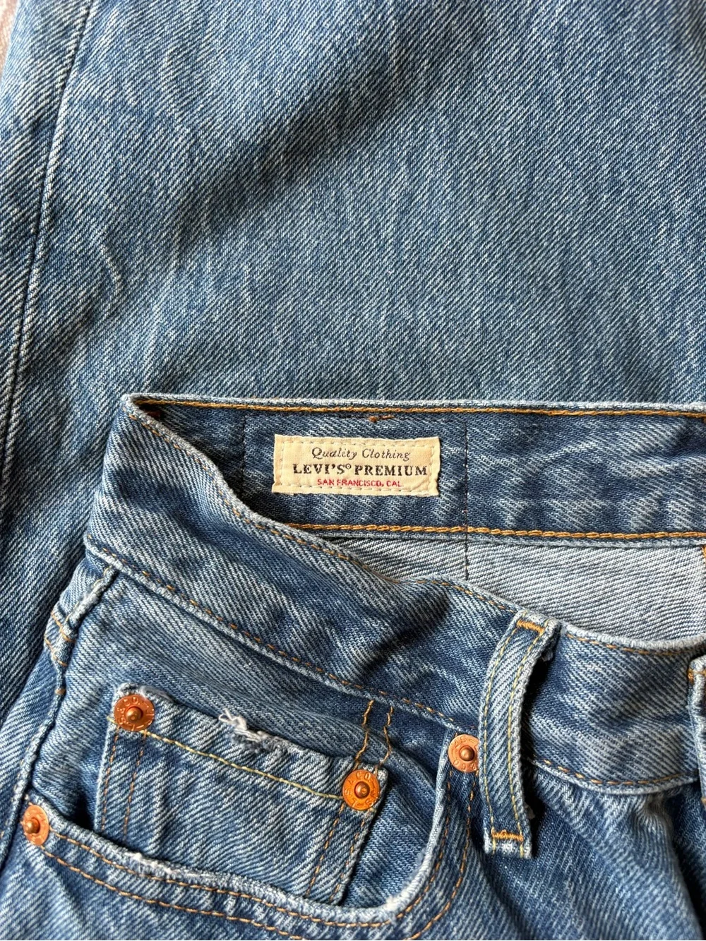 Levis straight leg